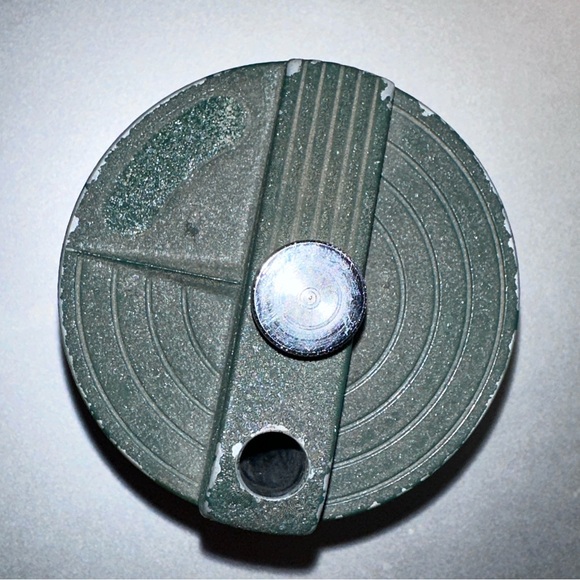 Boston drop led pencil sharpener. Cast Iron mid century pencil sharpener. - Picture 4 of 5